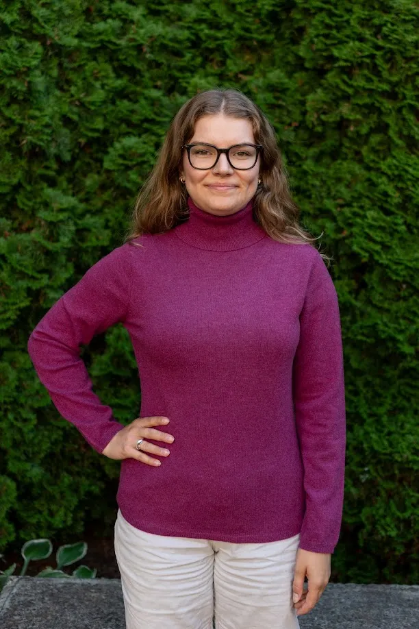 Ladies Cashmere Sweater: Turtleneck Loganberry