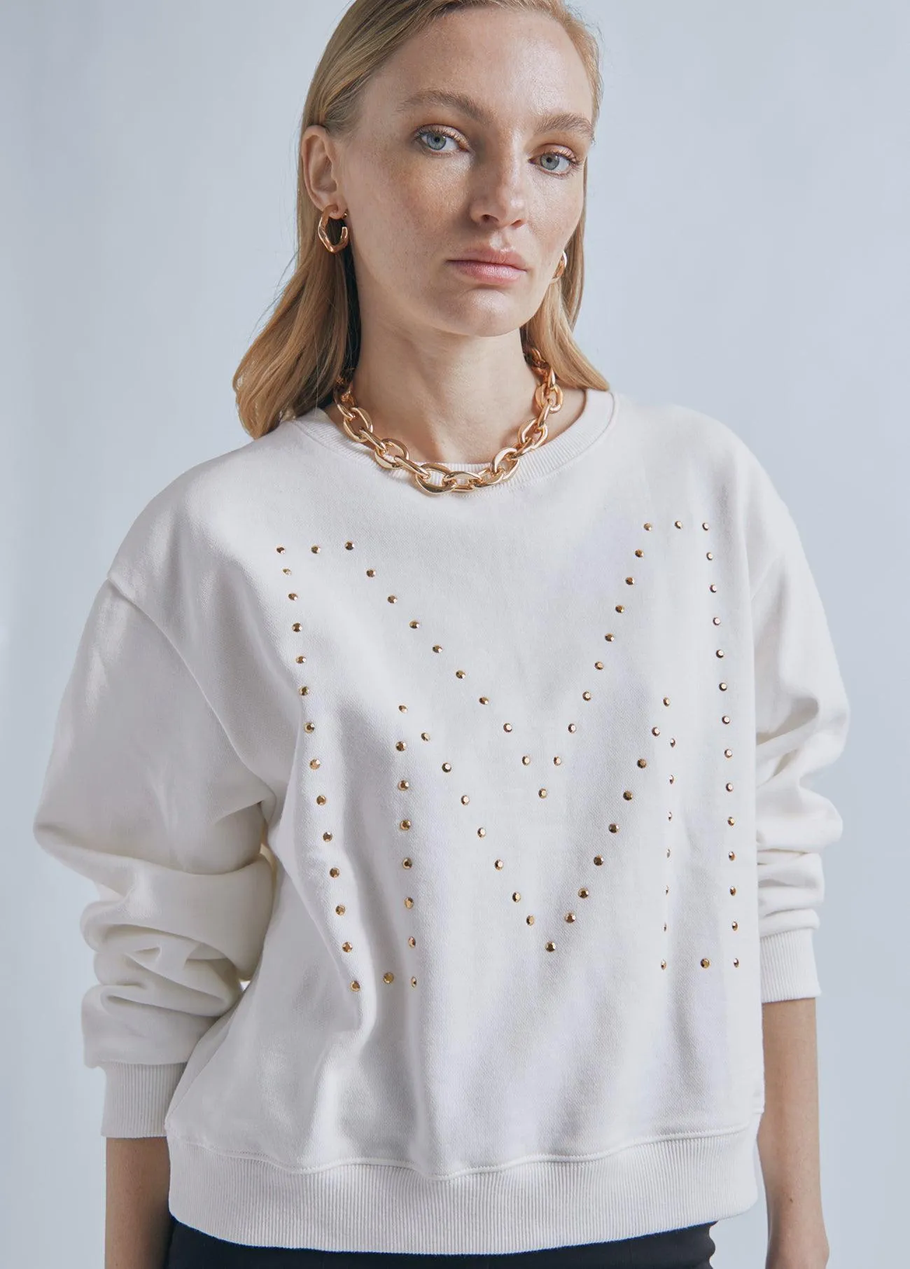 Sweatshirt with M rhinestone detail